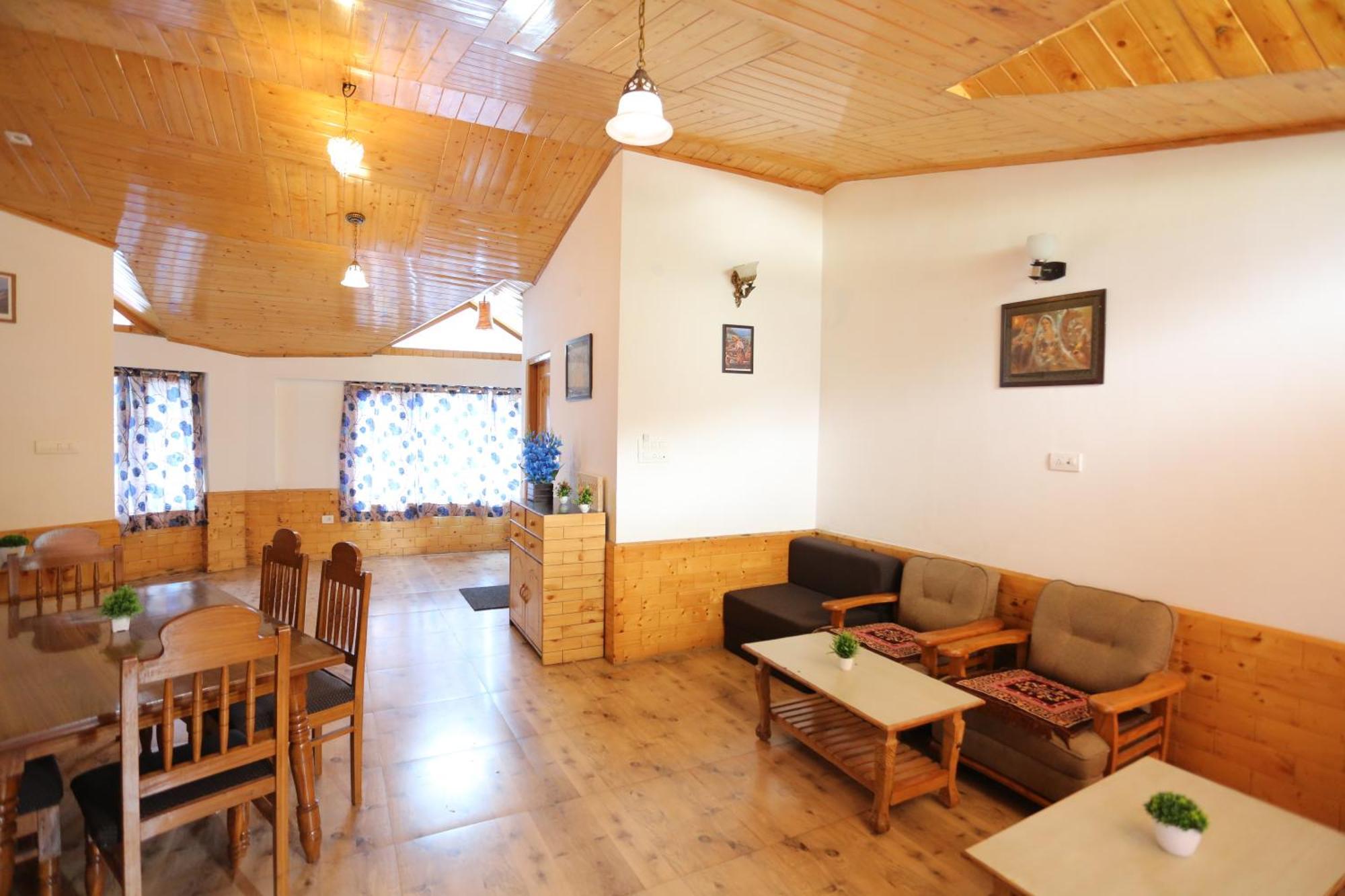 Hotel Surbhi Vashist المظهر الخارجي الصورة