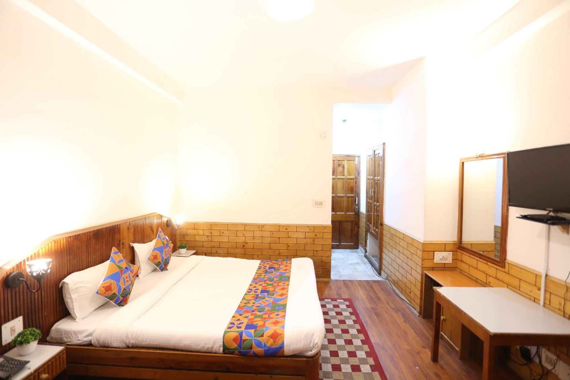 Hotel Surbhi Vashist المظهر الخارجي الصورة